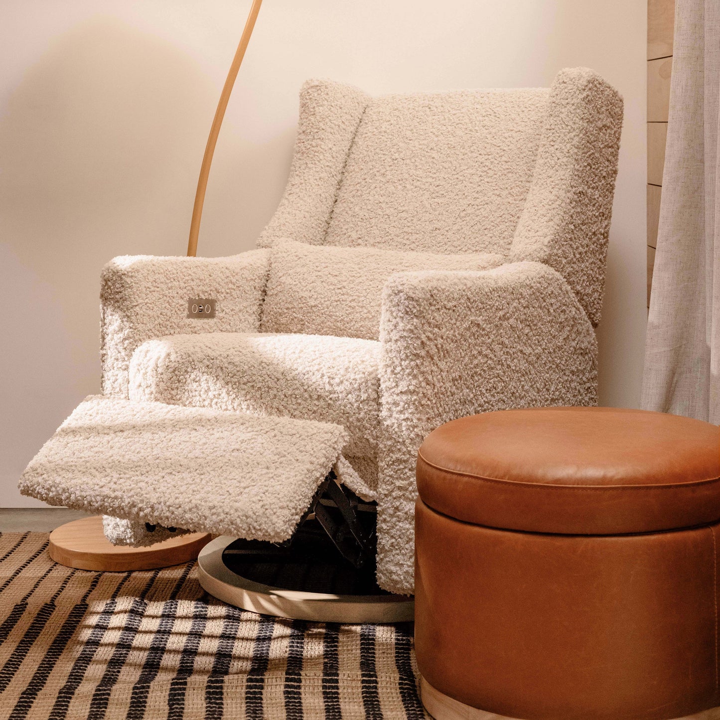 M11288ATLB,Kiwi Glider Recliner w/ Electronic Control and USB Kiwi Glider Recliner w/ Electronic Control and USB