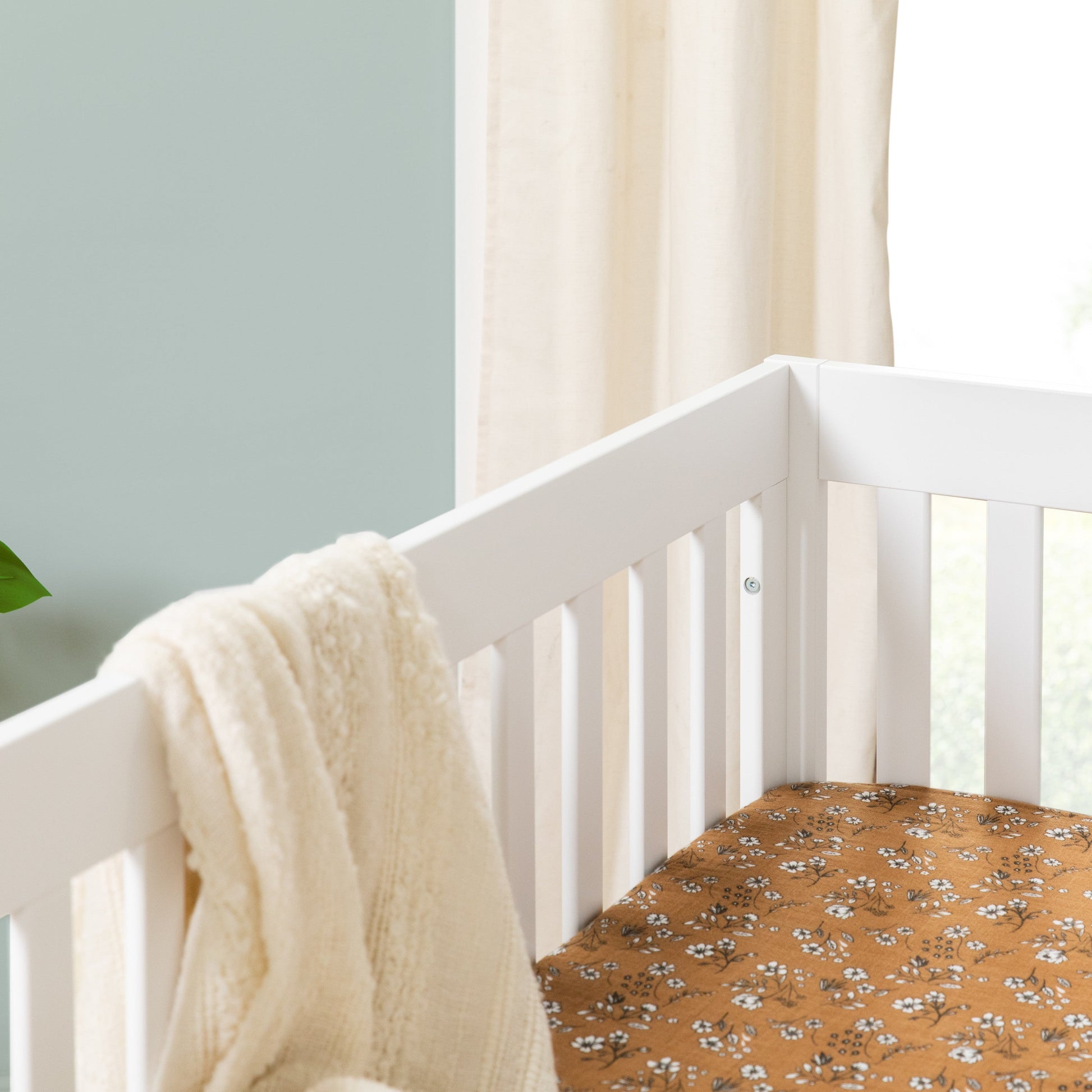 M6701W,Modo 3-in-1 Convertible Crib w/Toddler Bed Conversion Kit in White Finish