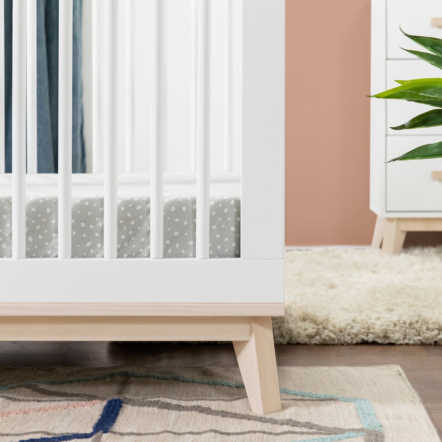 M5801WNX,Scoot 3-in-1 Convertible Crib w/ToddlerBedConversion Kit in White/WashedNatural