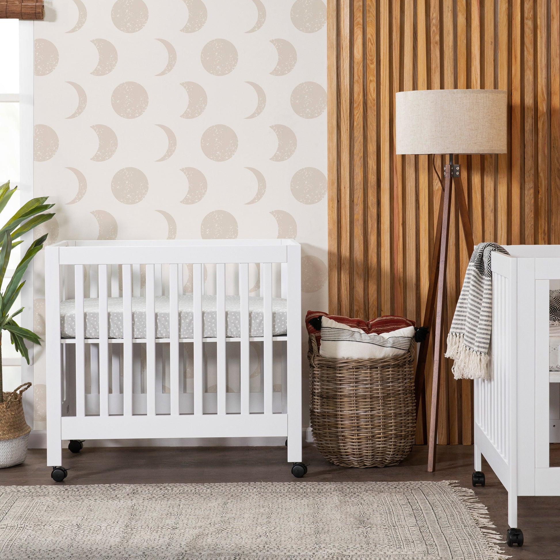 M6698W,Origami Mini Crib in White Finish