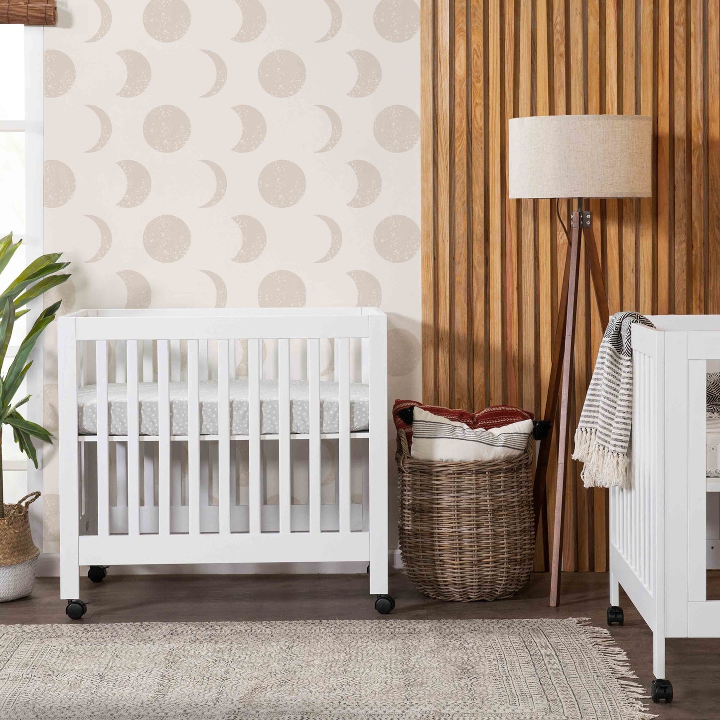 M6698W,Origami Mini Crib in White Finish