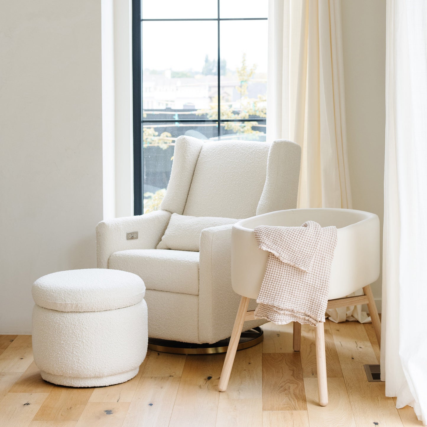 M26834GYLB,babyletto x GATHRE Capsule Bassinet in Ivory